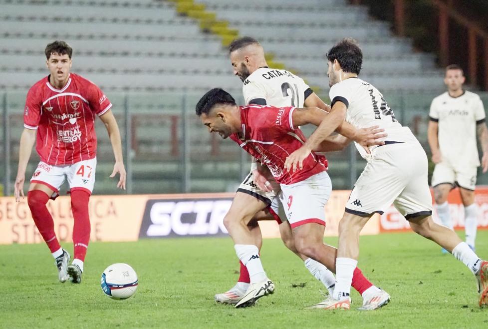 Lucchese, il sole oscurato dal Grifo: vince il Perugia 4-0