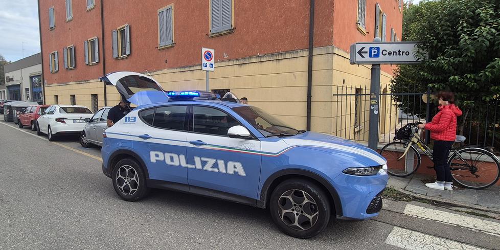 Modena, guida “troppo piano”: automobilista pestato a sangue