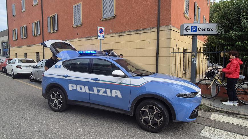 Modena, guida “troppo piano”: automobilista pestato a sangue