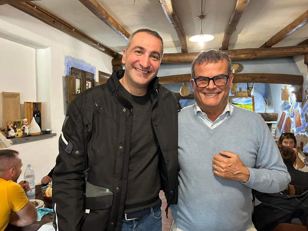 
	Luigi Arru con il suo ex paziente&nbsp;

