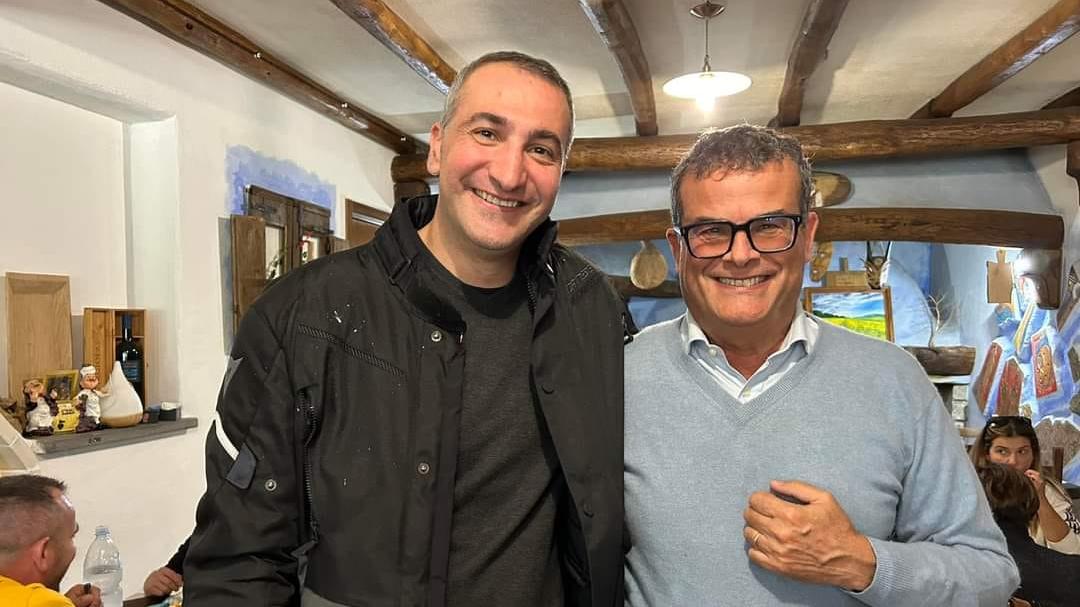 Luigi Arru con il suo ex paziente 