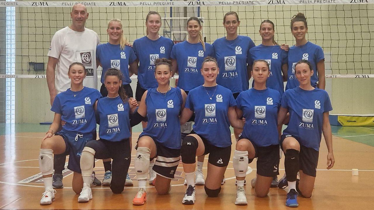 Il gruppo della Fgl-Zuma Castelfranco che ieri ha iniziato la sua prima avventura nel campionato di A2