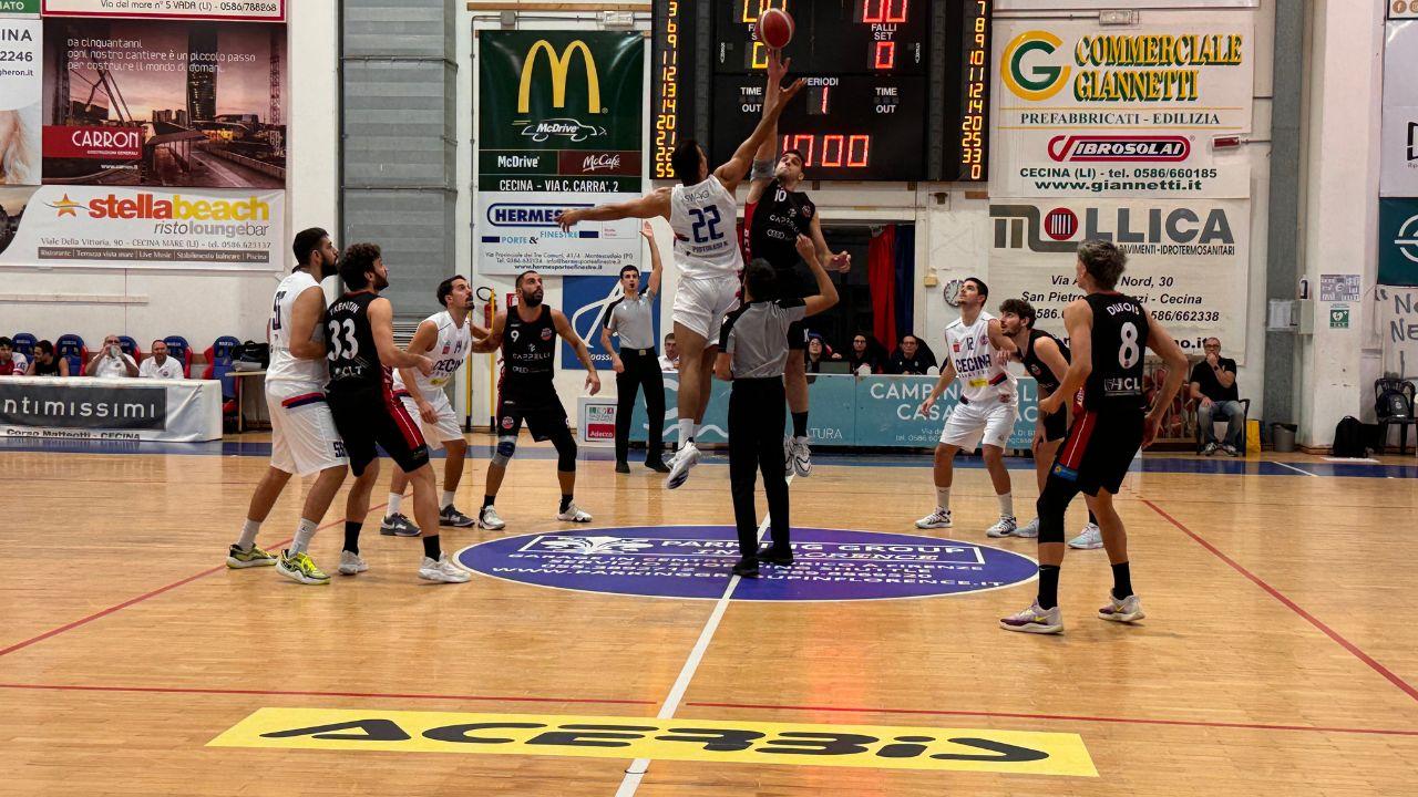 Palla a due sul parquet di Cecina espugnato dal Bc Lucca di Olivieri