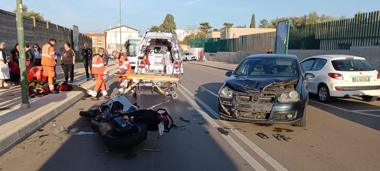 Sassari, violento scontro tra una moto e un’auto: due feriti La Nuova ...