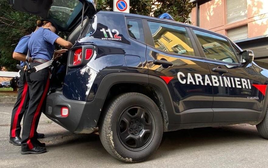 Ruba al supermercato ma perde il cellulare, scoperto e denunciato un 39enne