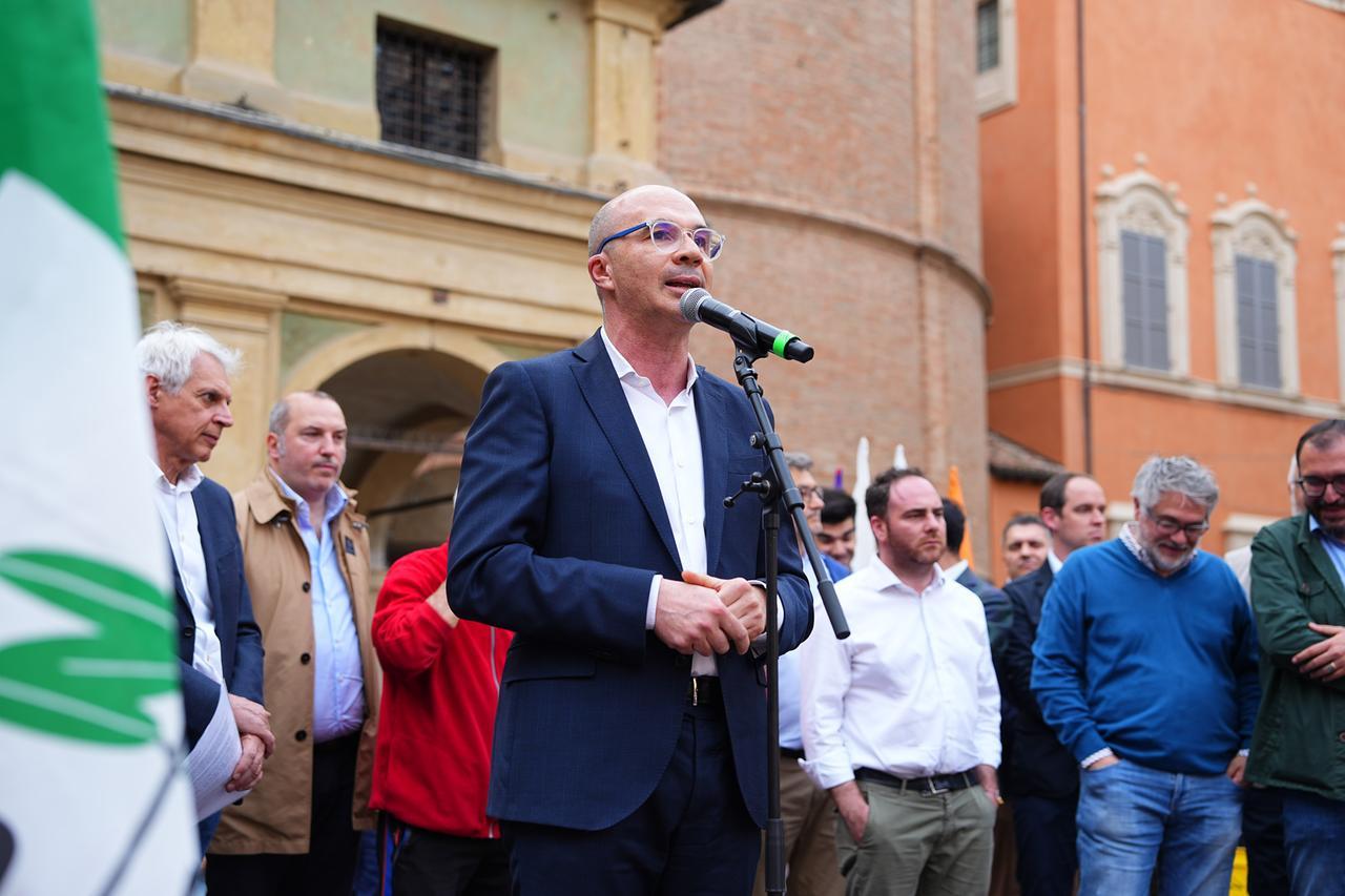 Elezioni regionali,  il passo indietro dell’ex sindaco di Reggio Emilia non mette fine alla questione dei candidati