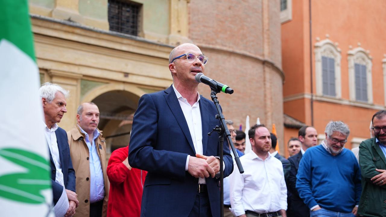 Elezioni regionali,  il passo indietro dell’ex sindaco di Reggio Emilia non mette fine alla questione dei candidati