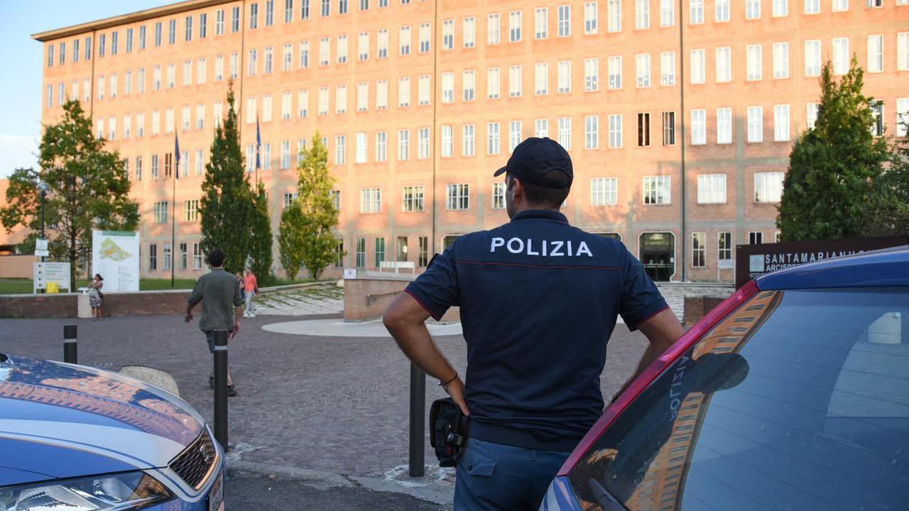 «Ha quasi ammazzato un infermiere: il posto di polizia non può chiudere alle 13»