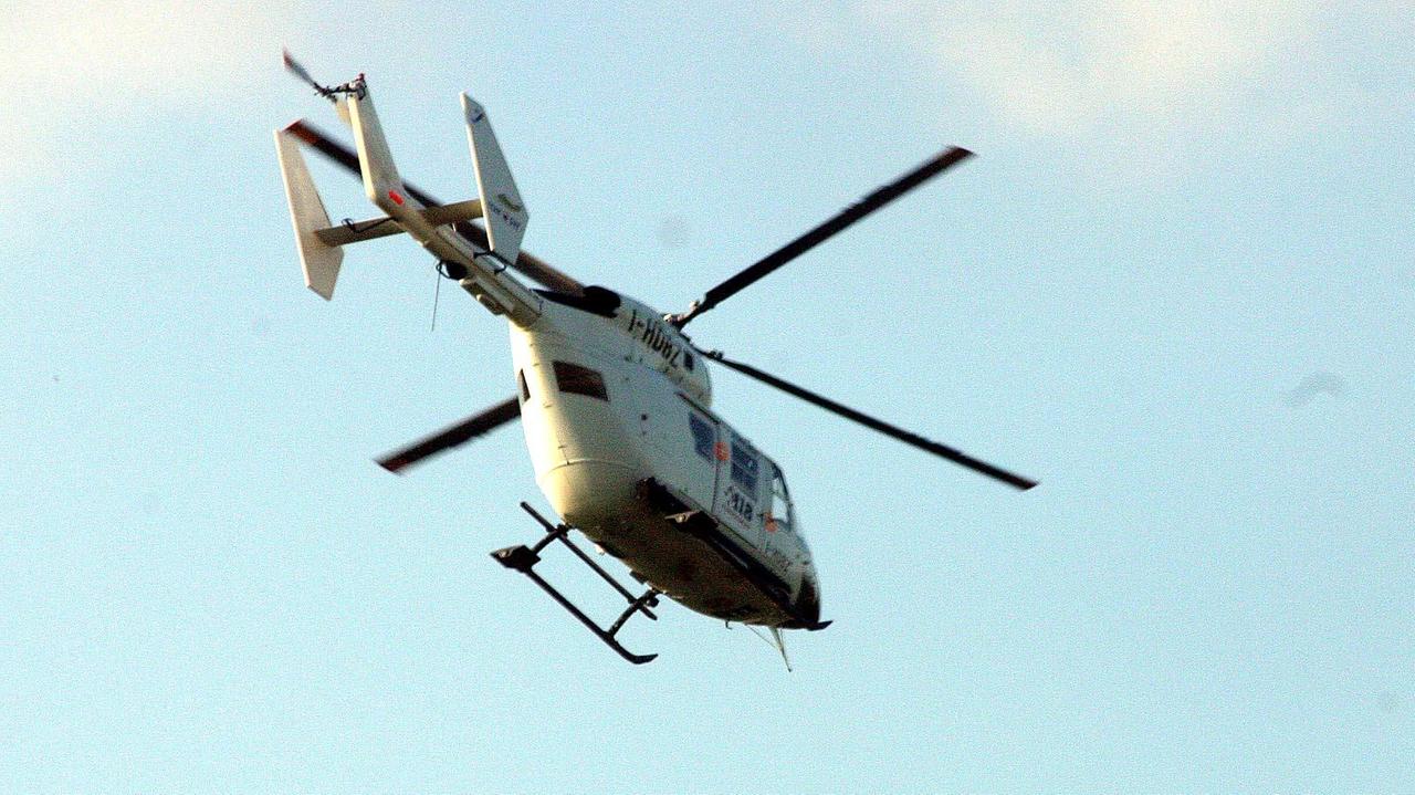 La ragazza è stata portata all'ospedale con l'elisoccorso