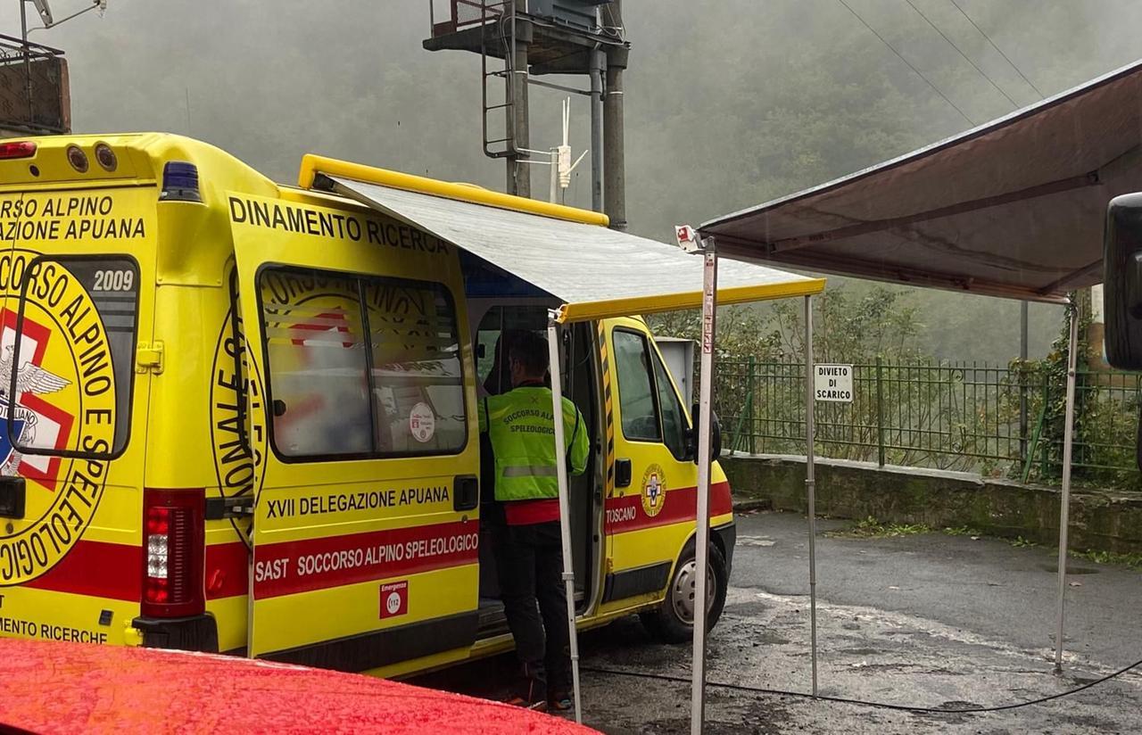 Licciana Nardi, fungaiolo chiama i soccorsi: «Sono caduto». Poi sparisce: chi è e le ricerche
