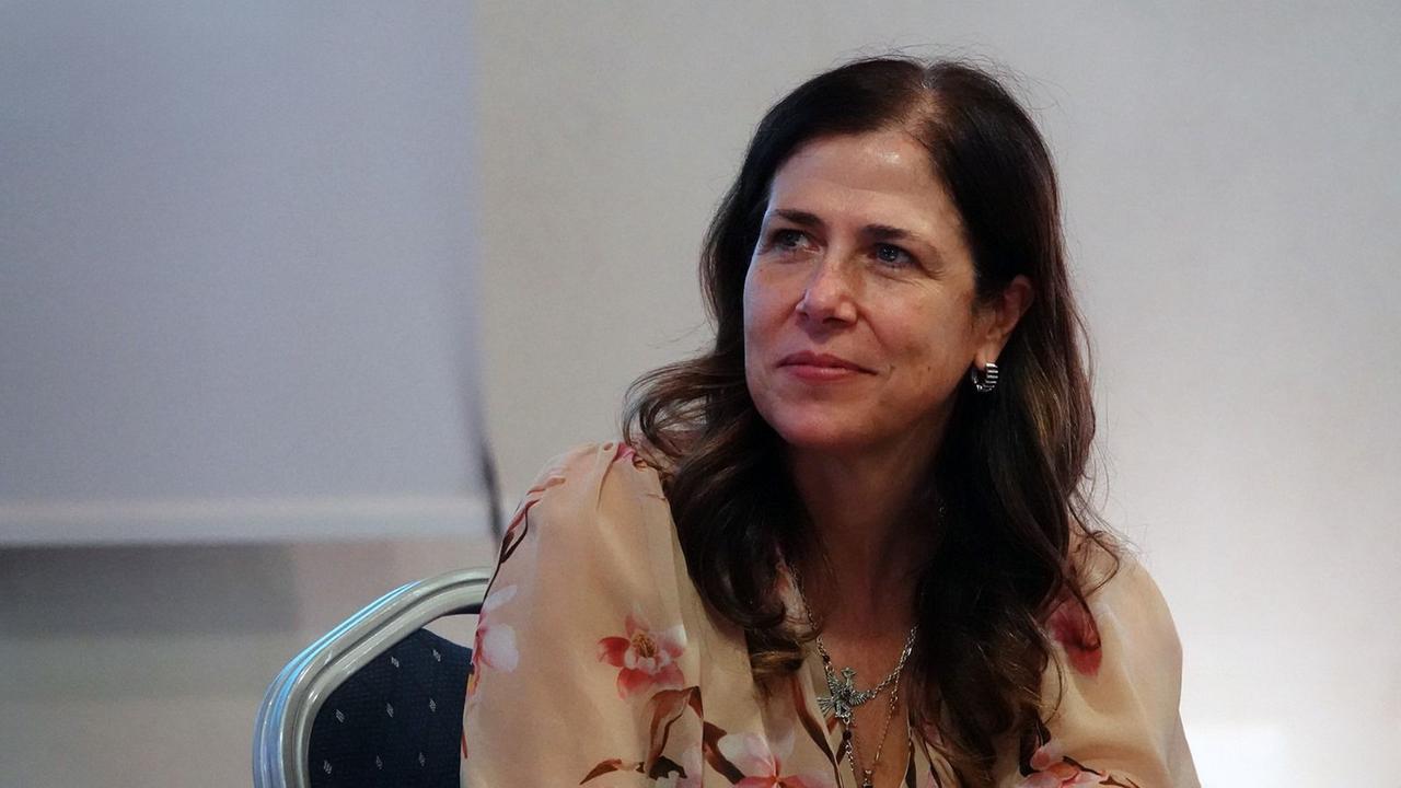 Alessandra Todde a Beppe Grillo: «Faremo la transizione ecologica senza calpestare l’ambiente e il paesaggio»