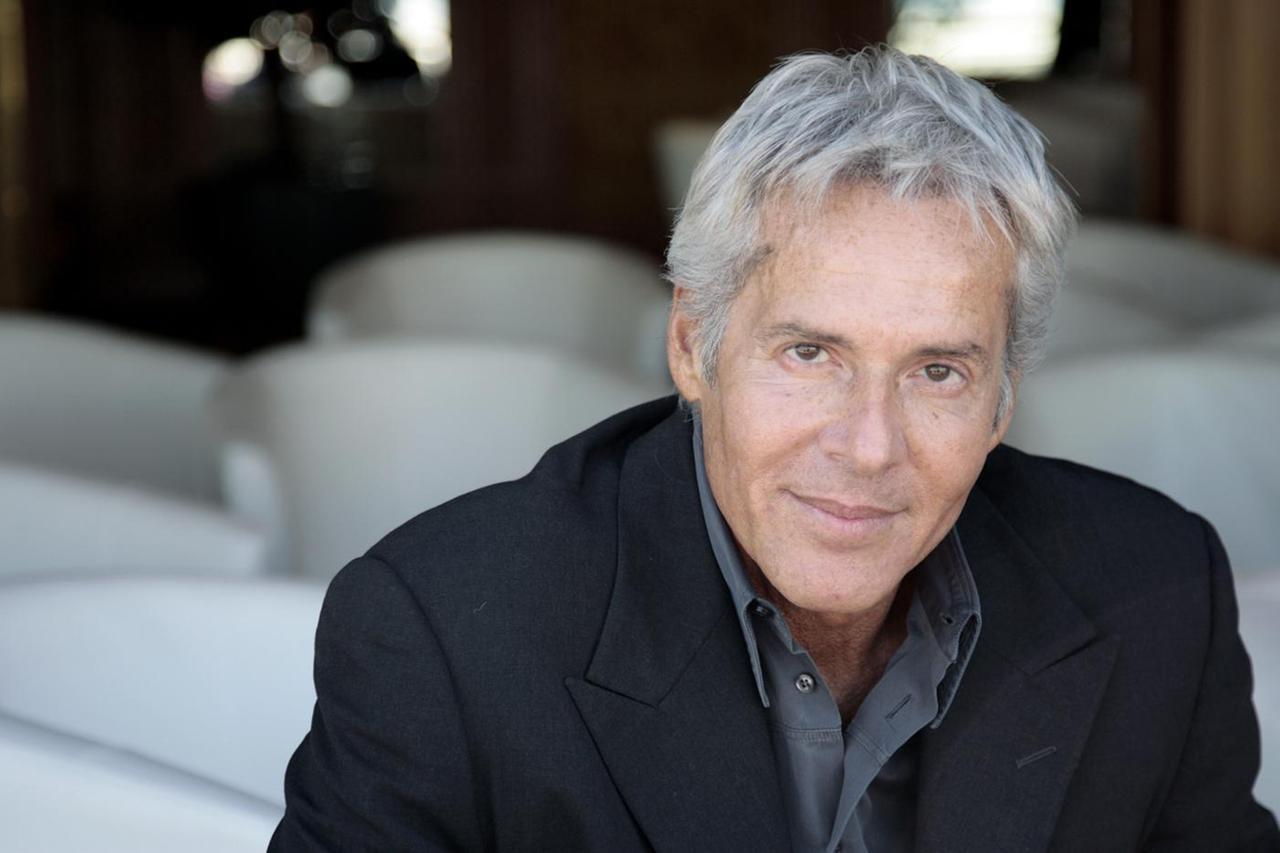 Il Premio Pierangelo Bertoli a Claudio Baglioni: la cerimonia nel rinnovato Teatro Carani a Sassuolo