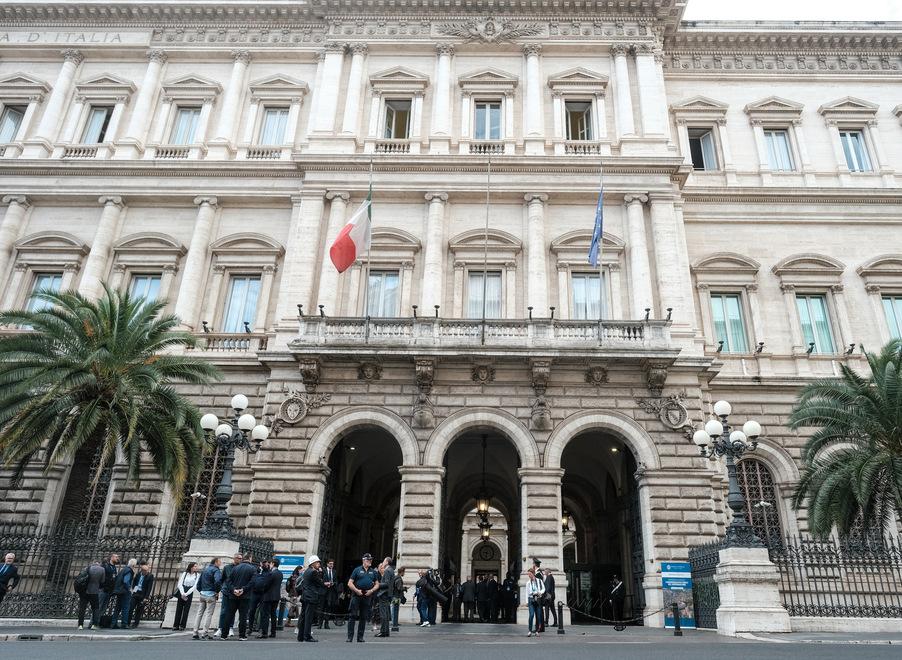 Bankitalia, crescita ferma allo 0,8%. Incerta la sostenibilità delle pensioni