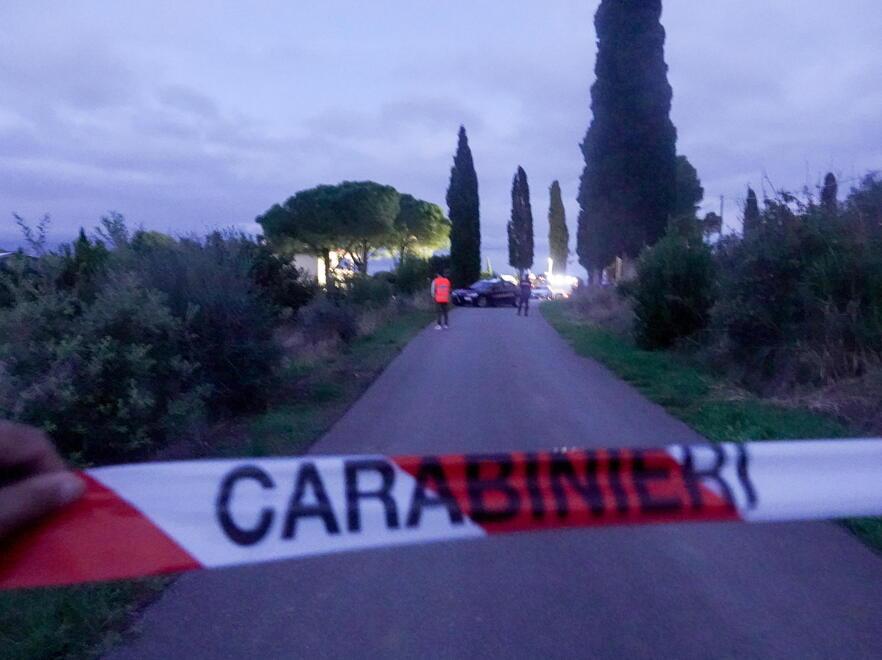 Madre e figlio a terra morti da giorni, il prete: «Mario e Gina vivevano l’uno per l’altra»