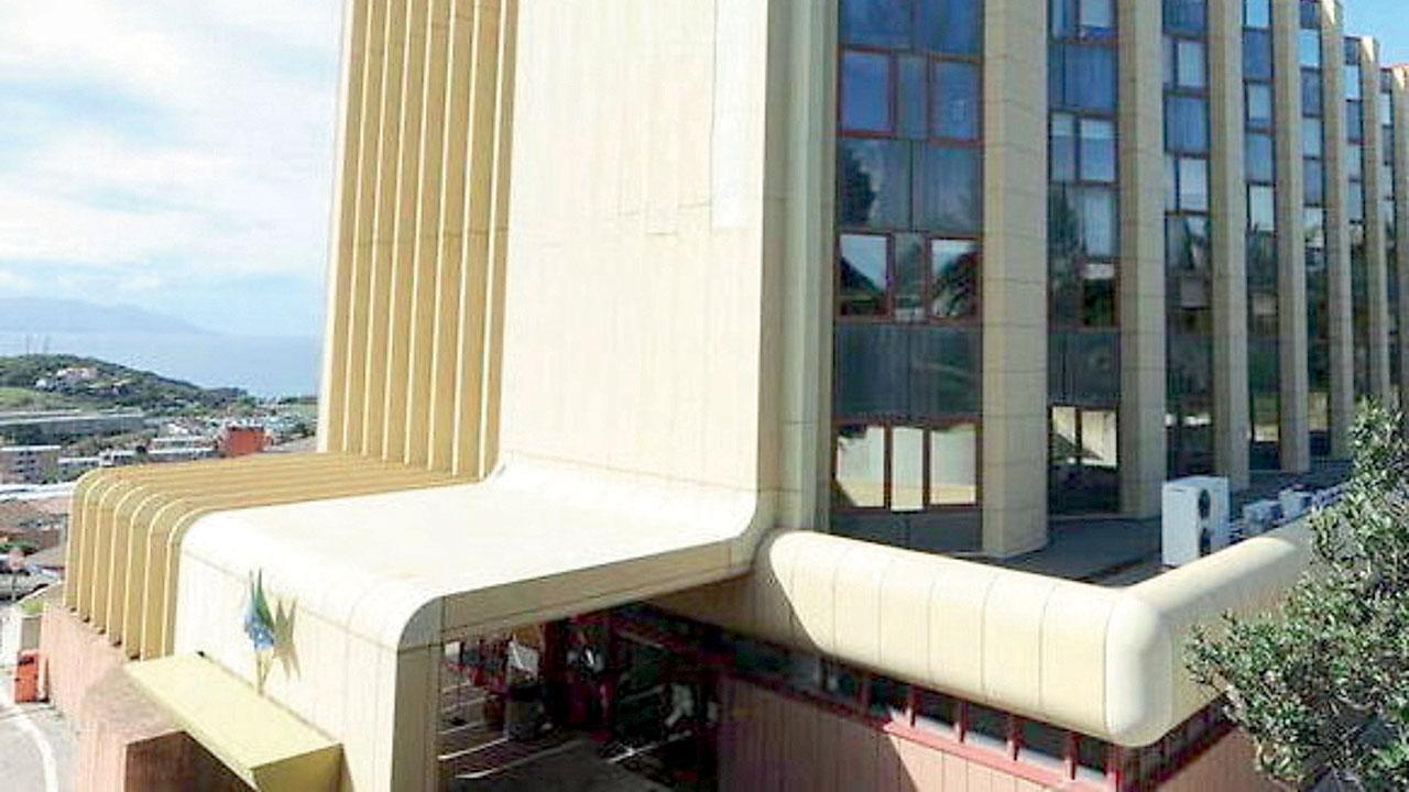 Nella foto qui sopra l’ospedale di Villamarina a Piombino (foto Paolo Barlettani)