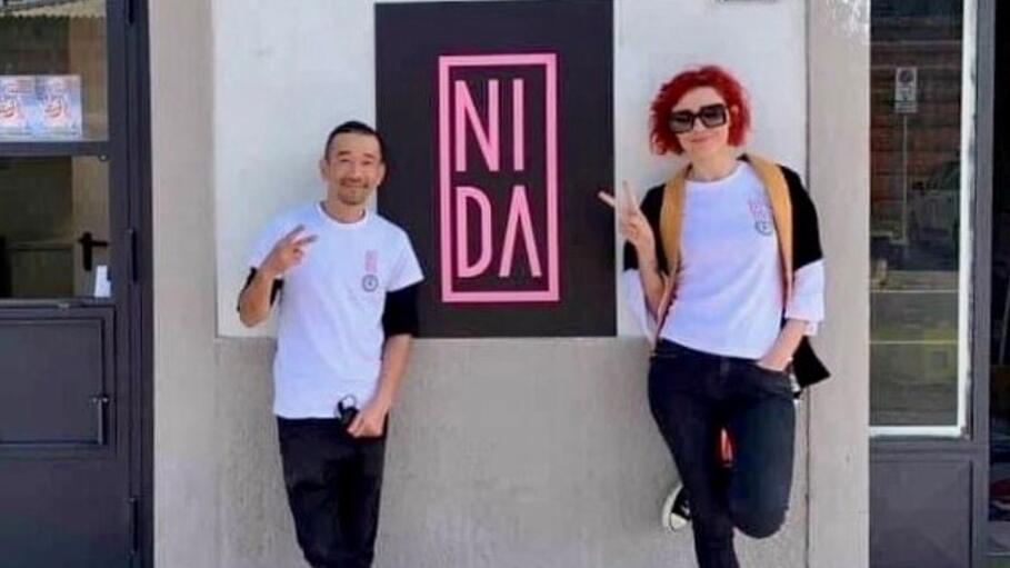 Nella foto lo chef Masaki Kuroda e la socia Sabrina Falconi di fronte al Nida (archivio)