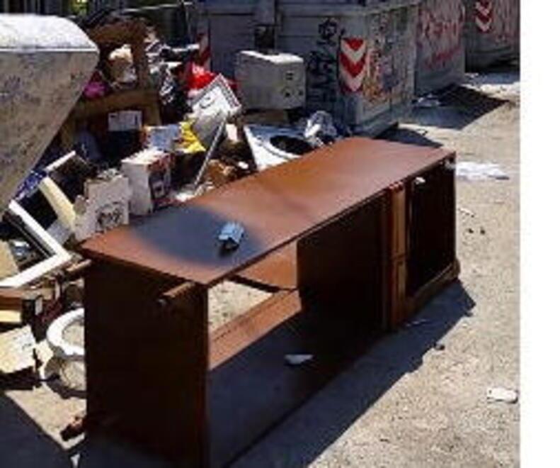 Carrara, caccia ai furbetti dei rifiuti: sanzionate 14 persone