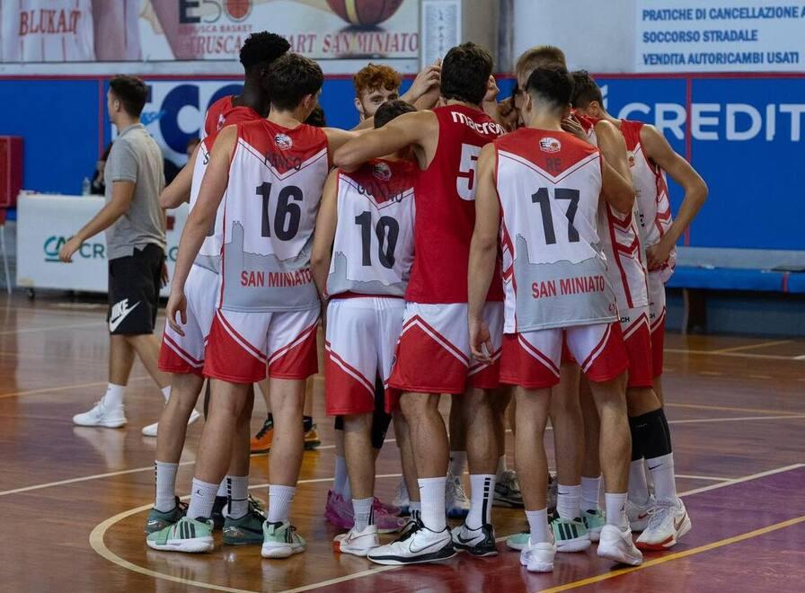 Il gruppo biancorosso, in casa della Virtus Siena è arrivato il primo ko stagionale (foto Etrusca)