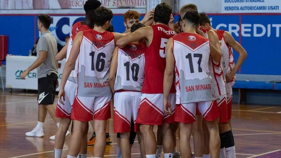 Il gruppo biancorosso, in casa della Virtus Siena è arrivato il primo ko stagionale (foto Etrusca)