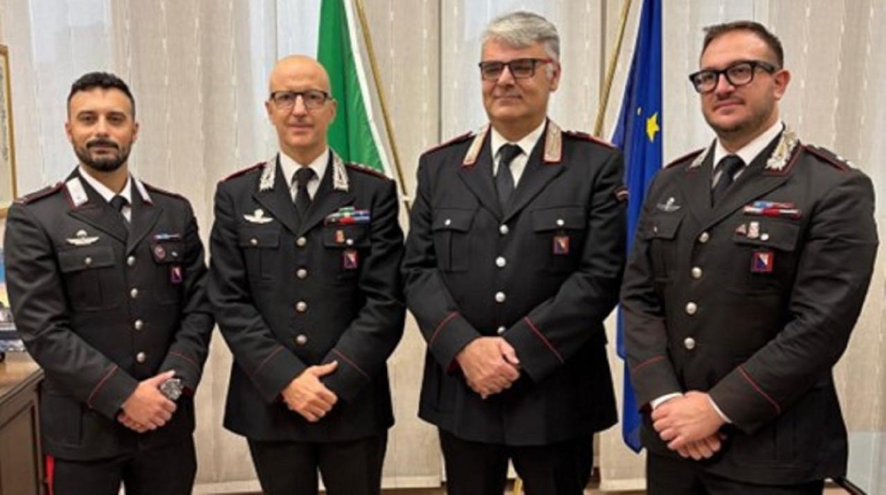 
	Da sinistra il nuovo comandante della stazione di Montenero, Stefano Del Coco, il colonnello Piercarmine Sica (a capo del comando provinciale labronico), il neoresponsabile della stazione di Collesalvetti Giuseppe La Cognata e il maggiore Ugo Chiosi, comandante della Compagnia di Livorno

