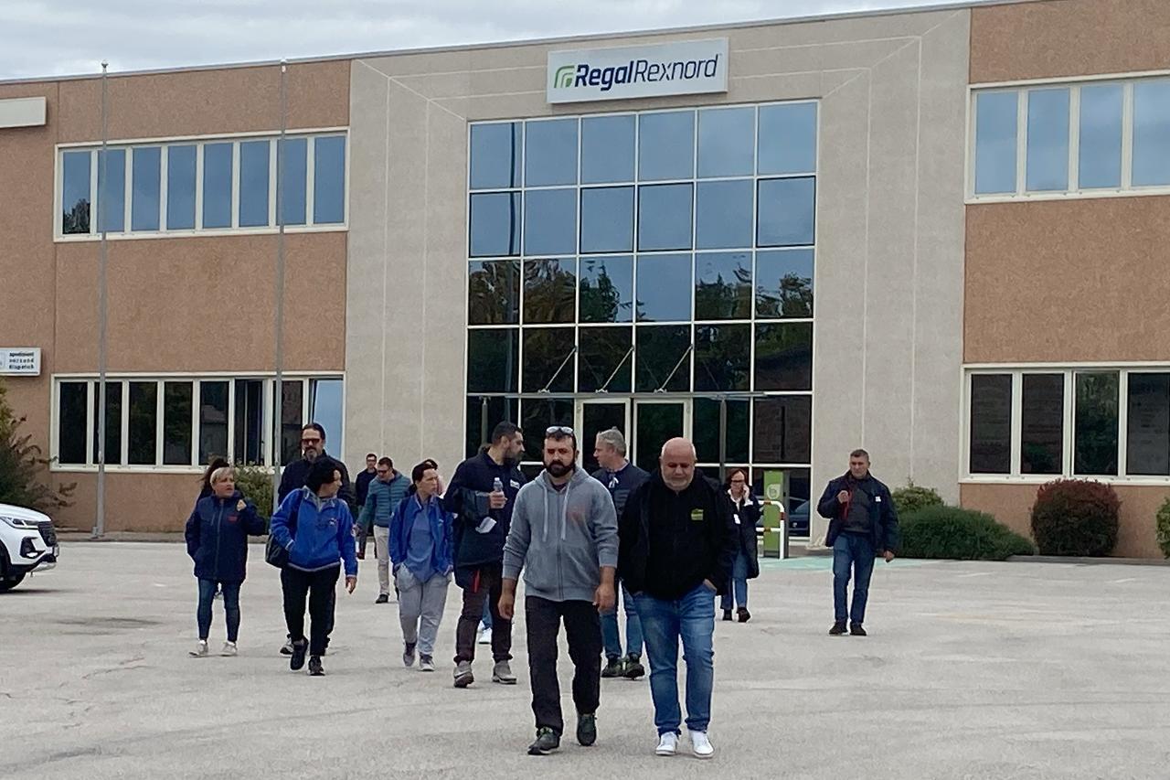 Licenziamenti a Masi Torello, i sindacati: «Azione brutale, serve passo indietro»