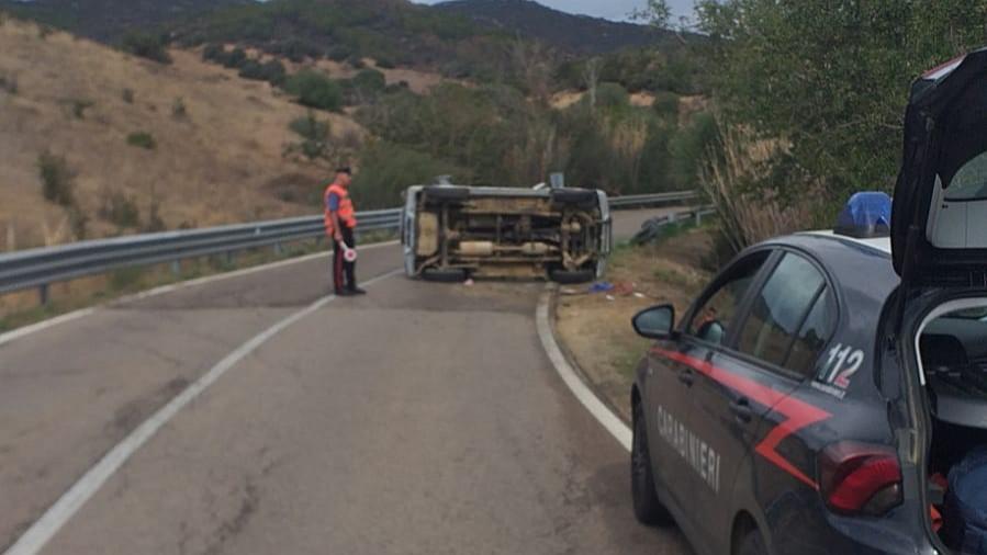 Villasimius, auto si ribalta sulla provinciale 19: gravissima una donna