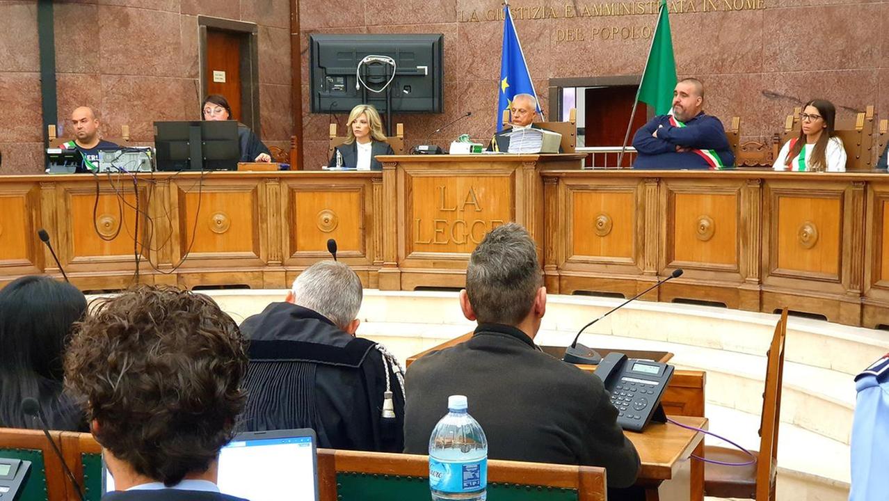 Davide Iannelli, di spalle, durante la requisitoria (foto Ivan Nuvoli)