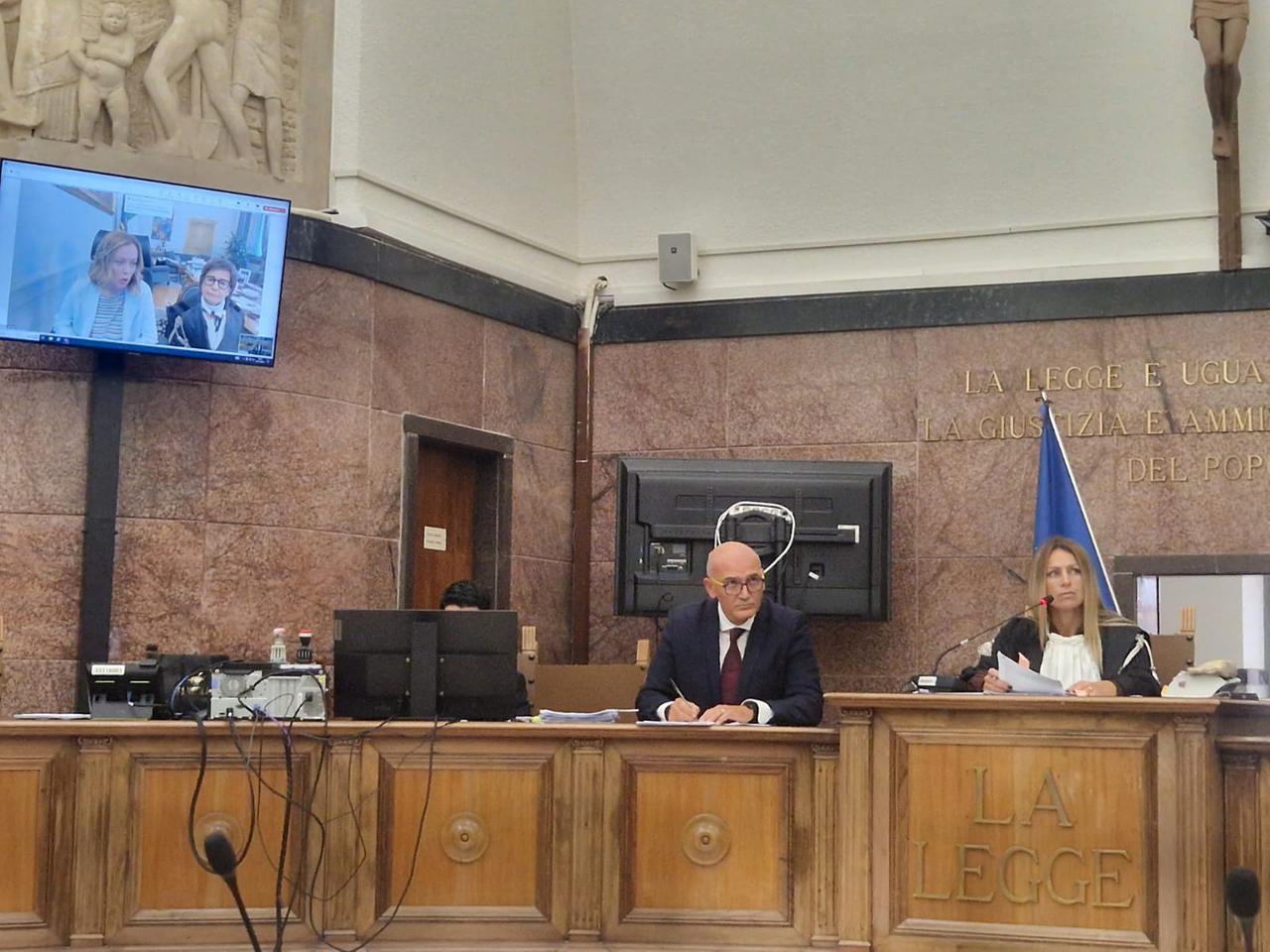 Giorgia Meloni in tribunale a Sassari: «I fotomontaggi porno on line una forma di violenza sulle donne» – Guarda il video