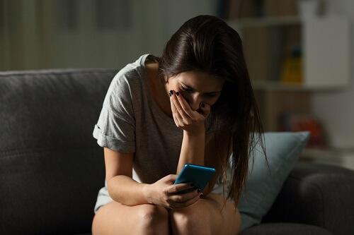Minaccia l’ex compagna di divulgare video a luci rosse: arrestato un giovane di Prato