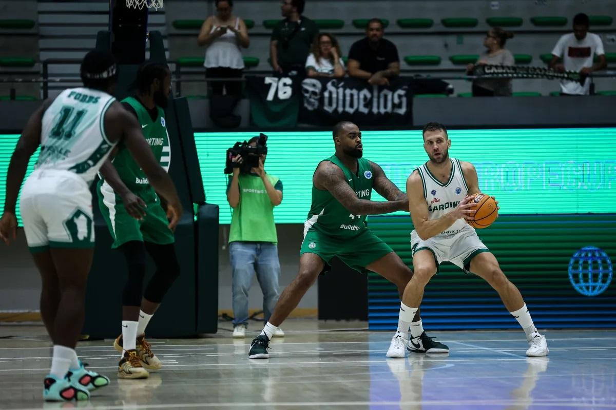 Dinamo sul +11 dopo il primo tempo a Lisbona