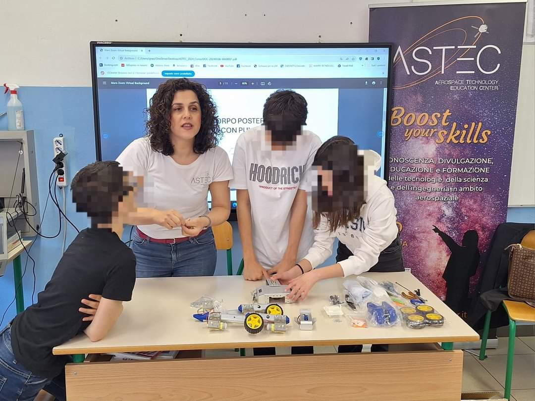 Olbia, tra pianeti e lezioni a scuola: «L’aerospazio alla portata di tutti»