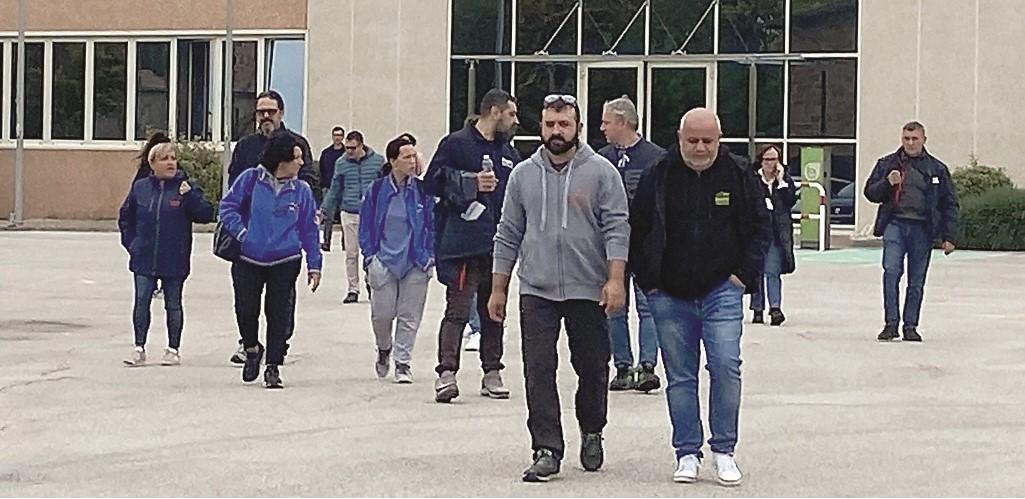 Il 77 dipendenti licenziati via mail: «Mai uno stipendio in ritardo, ora tutti a casa»