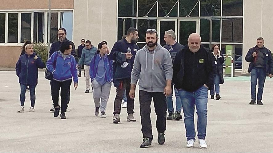 Il 77 dipendenti licenziati via mail: «Mai uno stipendio in ritardo, ora tutti a casa»