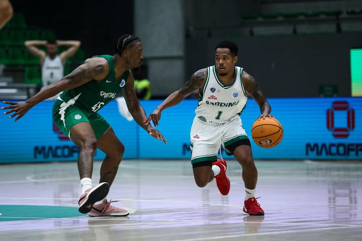 <strong>Justin Bibbins</strong>