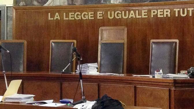 Bagni di Lucca, non dà tregua alla ex: condannato
