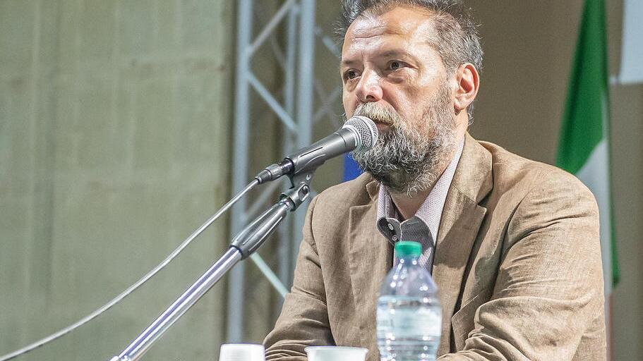 Livorno, Lenzi attacca “Il Fatto Quotidiano” sui social: «È una fogna». Bufera sull’assessore alla Cultura<br>