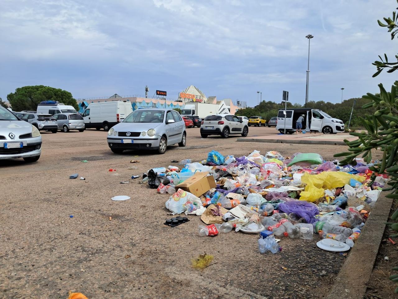 Olbia, addio rifiuti: piazzale Girardengo diventa un parco