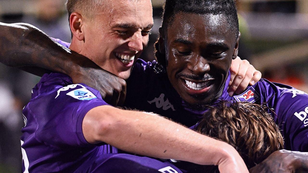 Gudmundsson e Kean festeggiano gol e vittoria sul Milan