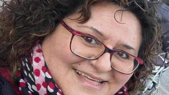 Mamma muore nel sonno a 40 anni mentre dorme con il figlio, Sestola sotto choc: «Eri stupenda»