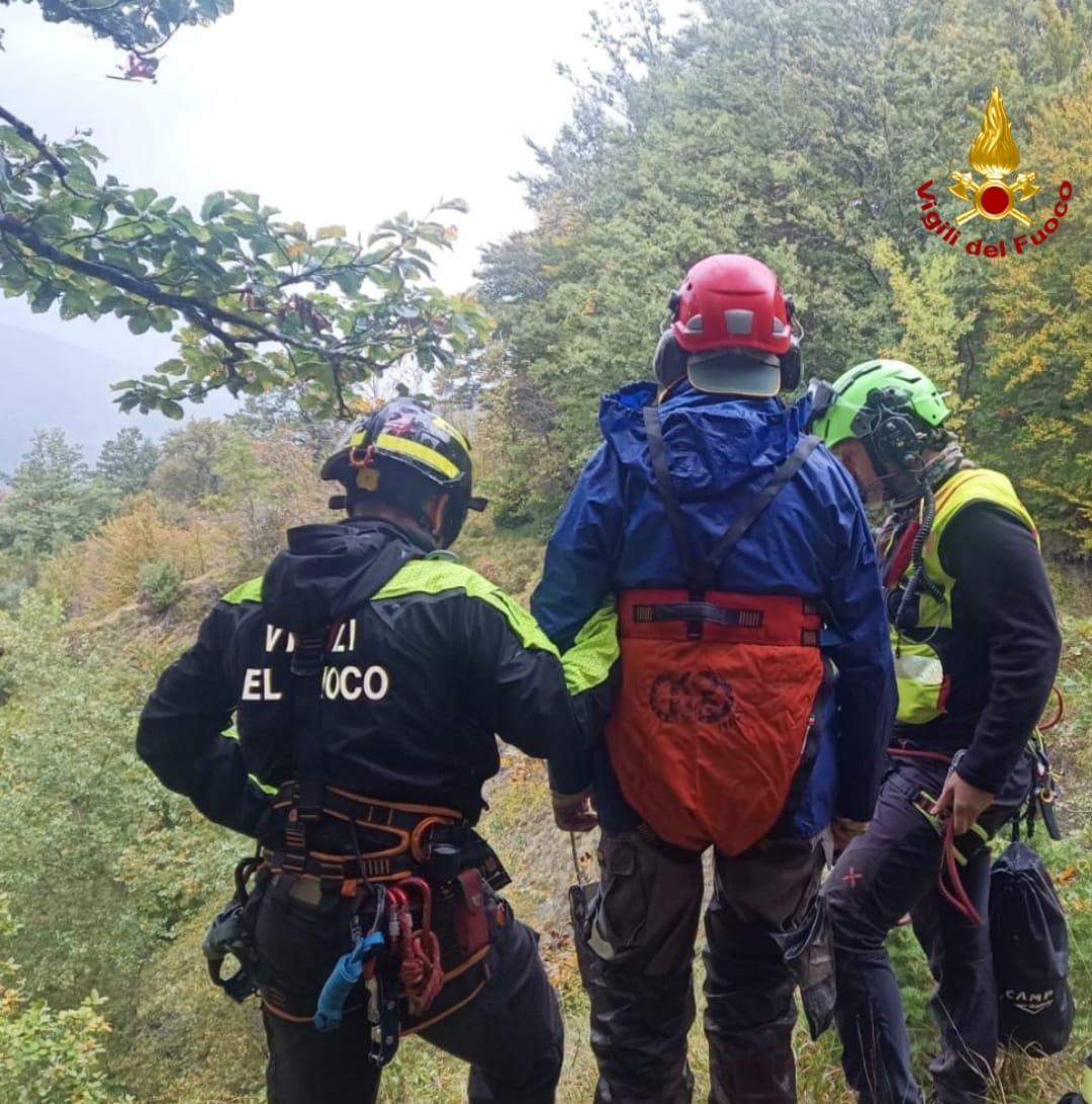 Va a funghi e si perde nel bosco, 89enne recuperato in elicottero