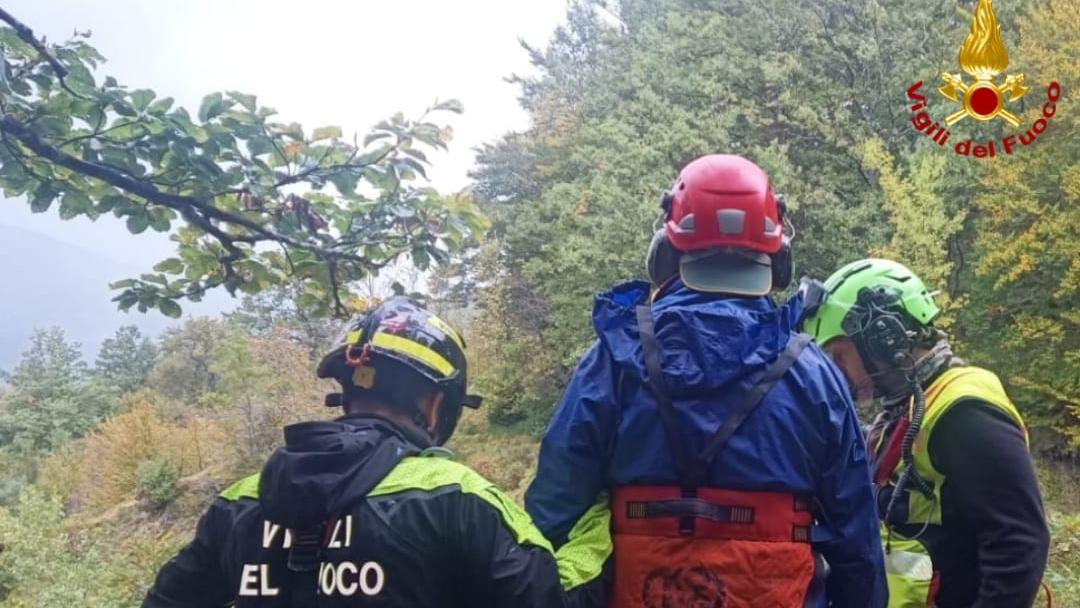 Va a funghi e si perde nel bosco, 89enne recuperato in elicottero