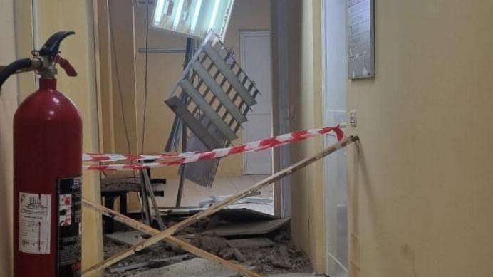 Pontremoli, crolla il soffitto nel distretto sanitario
