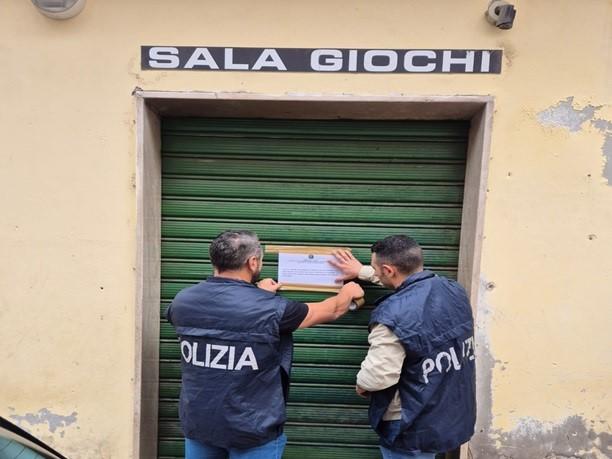 Sassari, la polizia chiude una sala slot nel centro storico