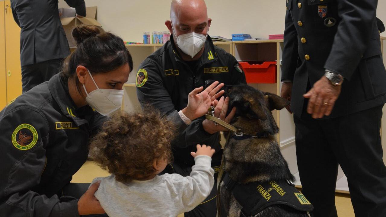 Ferrara, pet therapy con i bimbi dell’ospedale