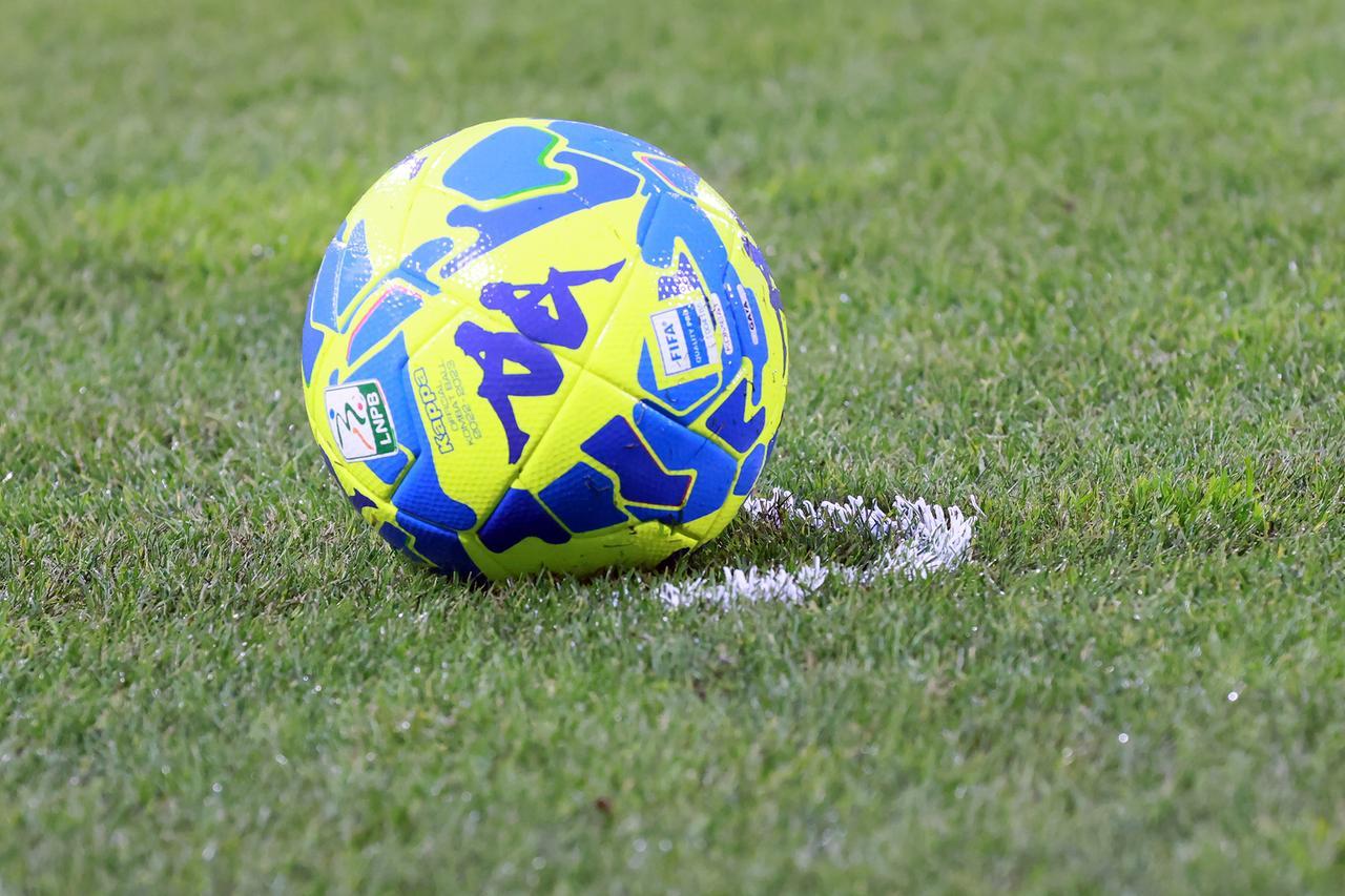 Insulti omofobi all’arbitro: dieci turni di squalifica