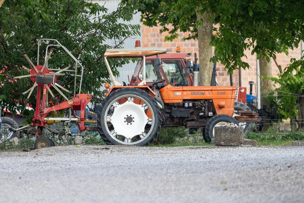 Ferrara, bimbo schiacciato dal trattore: il padre non è responsabile
