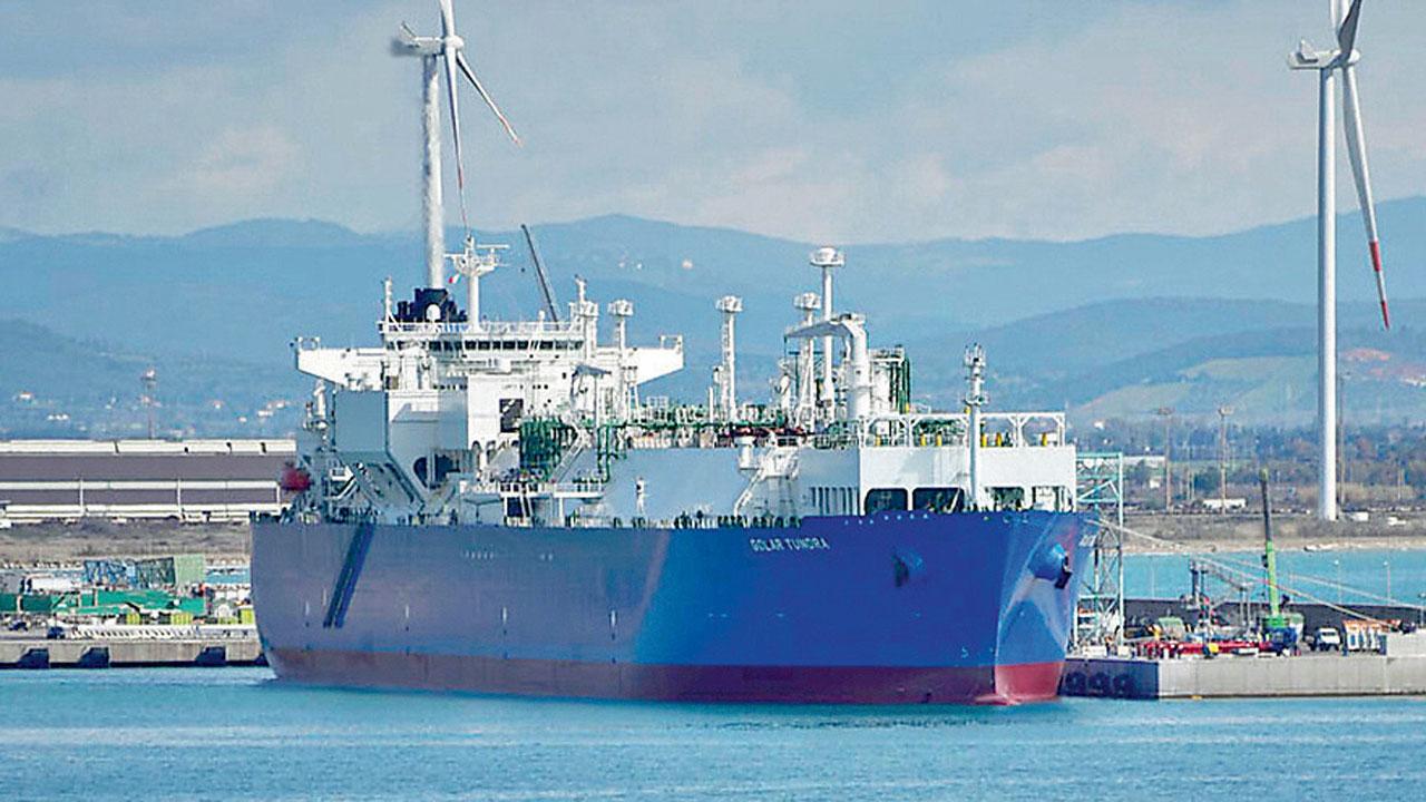 Italis Lng, la Liguria fa muro: scontro aperto tra Rixi e Giani