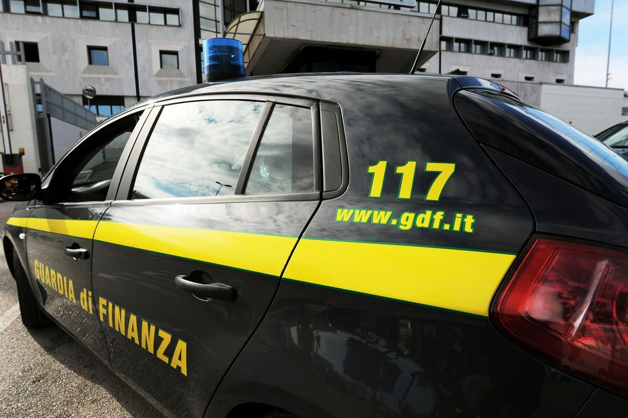 Prato, evade le tasse per 20 anni col sistema delle ditte “apri e chiudi”