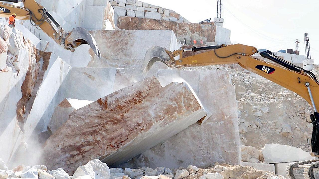 Uno scorcio delle cave (foto archivio)