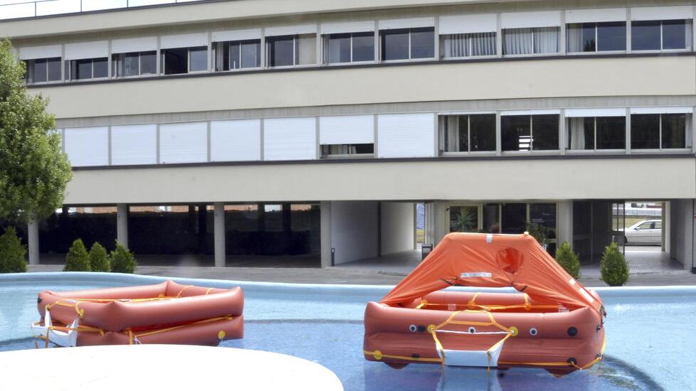 Zattere Eurovinil in azione alla sede aziendale di via Genova (foto Agenzia Bf)